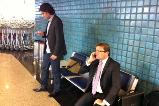 Apesar do silêncio do SPFC, Fernandão garante que Oscar continua no Inter Leandro Behs/