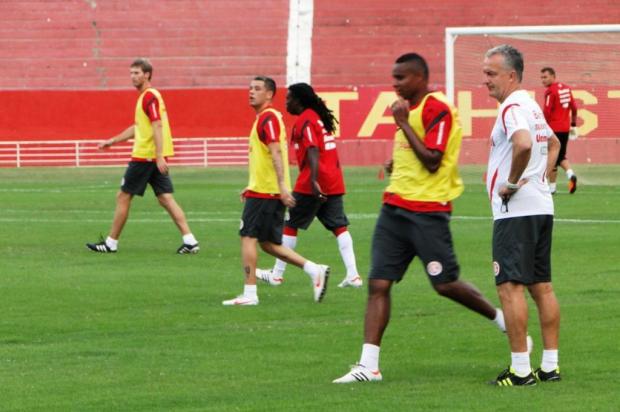 Com D'Ale e Guina no banco, Inter inicia contra o Cerâmica semana de decisões Alecandre Ernst/Agência RBS Com D'Ale e Guina no banco, Inter inicia contra o Cerâmica semana de decisões Alecandre Ernst/Agência RBS