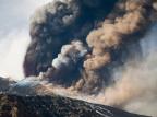 FOTO: vulcão Etna volta a entrar em erupção na Itália Salvatore Allegra, AP/ FOTO: vulcão Etna volta a entrar em erupção na Itália Salvatore Allegra, AP/