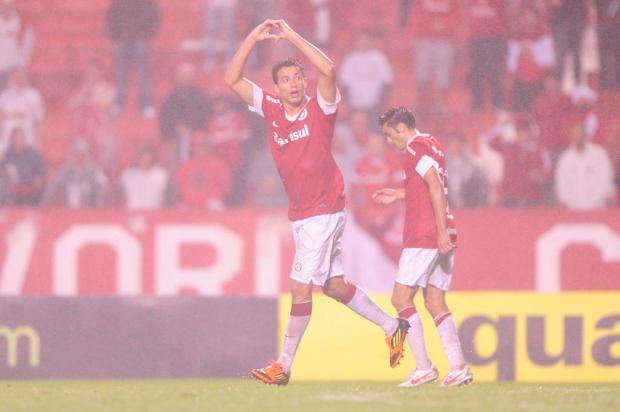 Sob chuva, Inter faz 3 a 0 no Cerâmica e garante vaga na semifinal da Farroupilha Ricardo Duarte/ Sob chuva, Inter faz 3 a 0 no Cerâmica e garante vaga na semifinal da Farroupilha Ricardo Duarte/