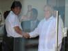 O presidente da Bolívia, Evo Morales, conversa com o chileno Sebastian Pinera em Cartagena, que sediou a 6ª Cúpula das Américas