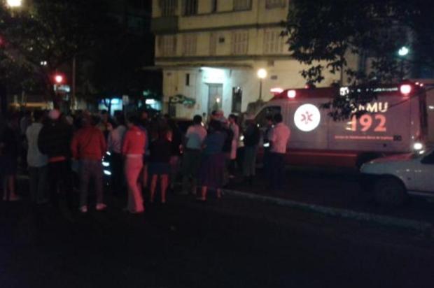 Acidente com taxi deixa motociclista ferido no centro da Capital Vanessa Beltrame/Agencia RBS