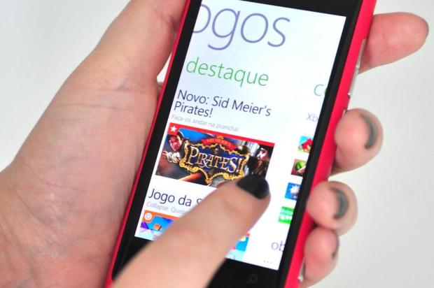 Teste: Nokia Lumia 800 entra na guerra dos smartphones Lívia Stumpf/Especial Teste: Nokia Lumia 800 entra na guerra dos smartphones Lívia Stumpf/Especial