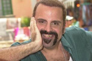 Ator Guilherme Karam sofre com doença degenerativa Ver Descrição/Ver Descrição