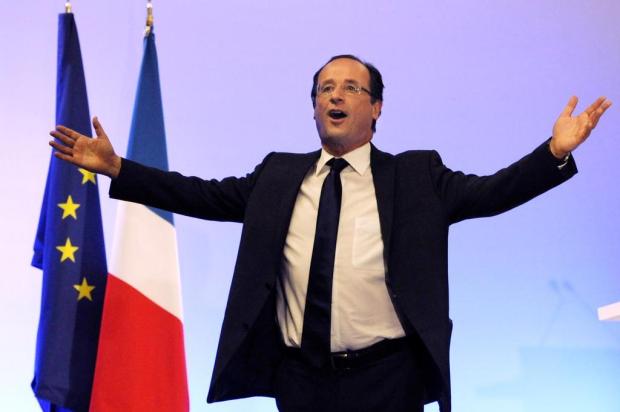 Vencedor neste domingo, socialista Hollande enfrenta presidente Sarkozy no segundo turno Jean-Pierre Muller/AFP
