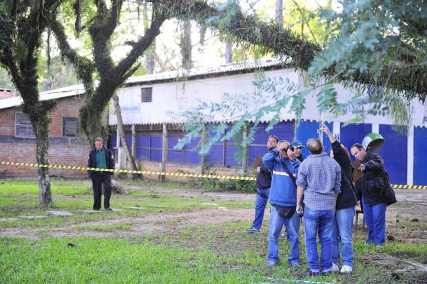 Homem morre enforcado no bairro Chácara das Pedras, em Porto Alegre Tadeu Vilani/Agencia RBS Homem morre enforcado no bairro Chácara das Pedras, em Porto Alegre Tadeu Vilani/Agencia RBS