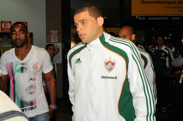 No desembarque, Edinho comenta decisão contra o Inter: "Não queria que fosse agora" Genaro Joner/ No desembarque, Edinho comenta decisão contra o Inter: "Não queria que fosse agora" Genaro Joner/