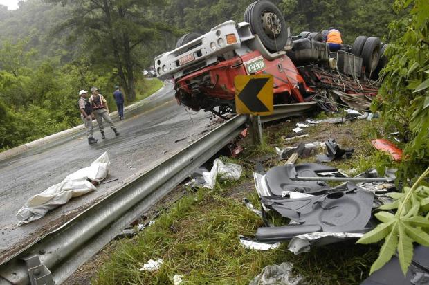 Relembre acidentes graves na Curva da Morte nos últimos anos na serra gaúcha Daniela Xu/Agencia RBS Relembre acidentes graves na Curva da Morte nos últimos anos na serra gaúcha Daniela Xu/Agencia RBS