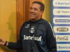 Com outro treino fechado, Luxa mantém mistério para o Gre-Nal de domingo Adriano de Carvalho/