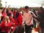 Inter chega ao Beira-Rio para o Gre-Nal e Jackson joga no lugar de Nei na lateral Isadora Neumann/ Inter chega ao Beira-Rio para o Gre-Nal e Jackson joga no lugar de Nei na lateral Isadora Neumann/