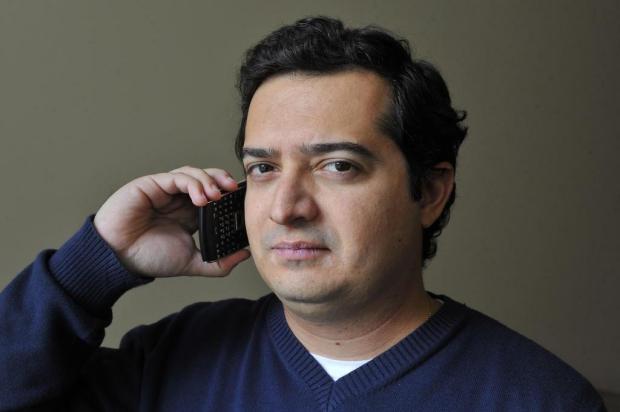 Anatel estuda reduzir taxa em ligações de celular entre operadoras diferentes Genaro Joner/piloto,rogério frota dos santos,plano familiar,telefone celular,celular Anatel estuda reduzir taxa em ligações de celular entre operadoras diferentes Genaro Joner/piloto,rogério frota dos santos,plano familiar,telefone celular,celular