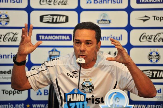 Luxa se desculpa com árbitro e critica FGF: "Alguém lá de cima mandou a minha expulsão" Lauro Alves/