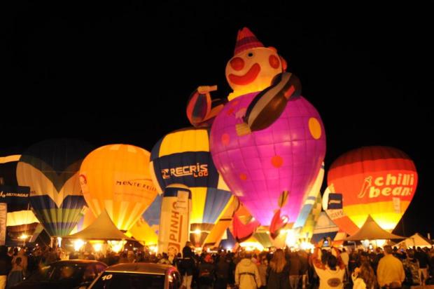Espetáculo noturno reúne 55 balões em Torres César Lemos/Divulgação