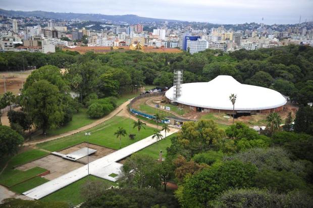 Finalizada a instalação do novo telhado do Auditório Araújo Vianna  Tadeu Vilani/Agencia RBS