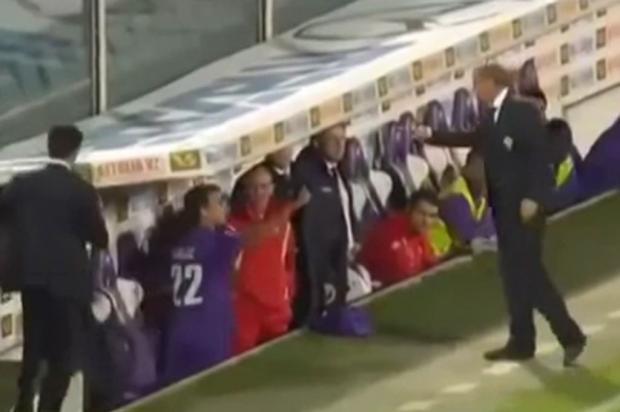 Técnico da Fiorentina é demitido por agredir jogador  Reprodução/Youtube/
