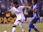 Em jogo nervoso, Corinthians segura o empate contra o Emelec  RODRIGO BUENDIA/AFP/