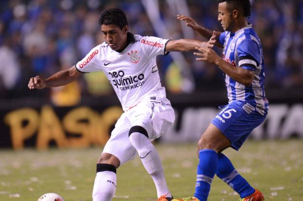 Em jogo nervoso, Corinthians segura o empate contra o Emelec  RODRIGO BUENDIA/AFP/