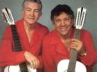 Relembre capas de discos da dupla Tonico e...