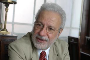 Epidemiologista gaúcho receberá prêmio por liderar a eliminação da paralisia infantil na América Arquivo Pessoal/Arquivo Pessoal Epidemiologista gaúcho receberá prêmio por liderar a eliminação da paralisia infantil na América Arquivo Pessoal/Arquivo Pessoal