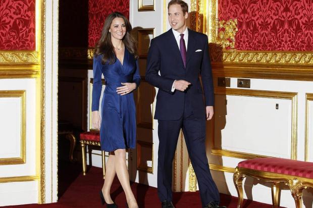 Um ano após o casamento, Kate Middleton segue ditando moda John Stillwell/AP