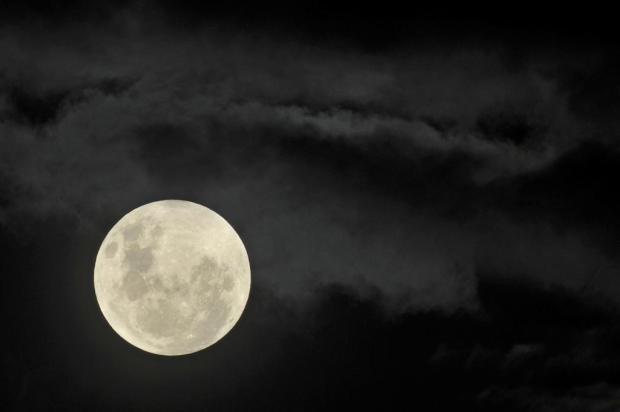 Lua maior dá espetáculo na noite deste sábado Félix Zucco/Agencia RBS