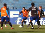 Moreno sente desconforto muscular e Miralles vira opção contra o Fortaleza Lucas Uebel/Grêmio,Divulgação Moreno sente desconforto muscular e Miralles vira opção contra o Fortaleza Lucas Uebel/Grêmio,Divulgação