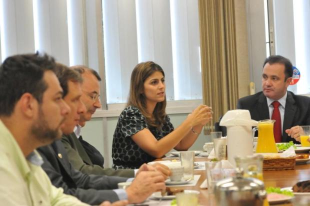 Manuela se reúne com parlamentares do PP em busca de aliança Joice Bottega/Bancada PP,Divulgação Manuela se reúne com parlamentares do PP em busca de aliança Joice Bottega/Bancada PP,Divulgação