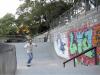 Gabriel O Pensador chegou animado e deu uma volta de skate antes de subir ao palco para a abertura.