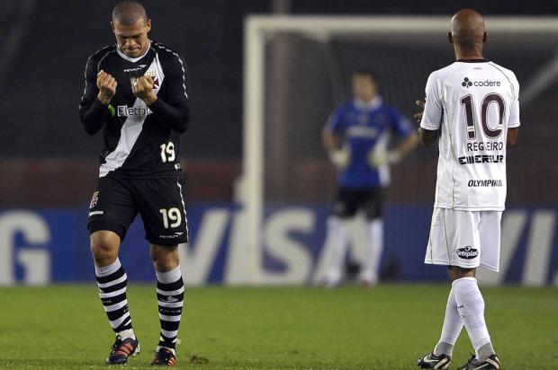 Vasco perde no tempo normal, mas vence Lanús nos pênaltis e se classifica ALEJANDRO PAGNI/AFP/ Vasco perde no tempo normal, mas vence Lanús nos pênaltis e se classifica ALEJANDRO PAGNI/AFP/