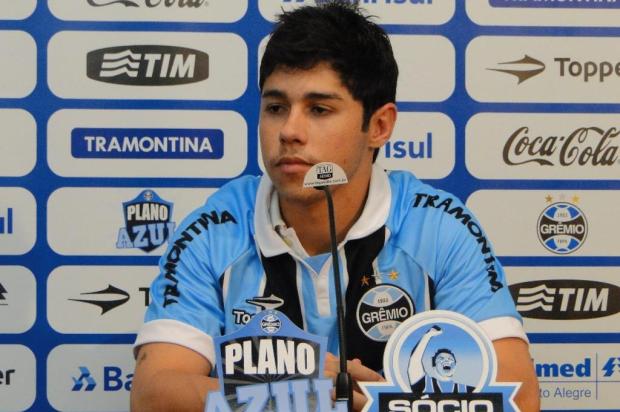 Na apresentação, Rondinelly destaca drible e arrancada como qualidades Adriano de Carvalho/Agência RBS Na apresentação, Rondinelly destaca drible e arrancada como qualidades Adriano de Carvalho/Agência RBS