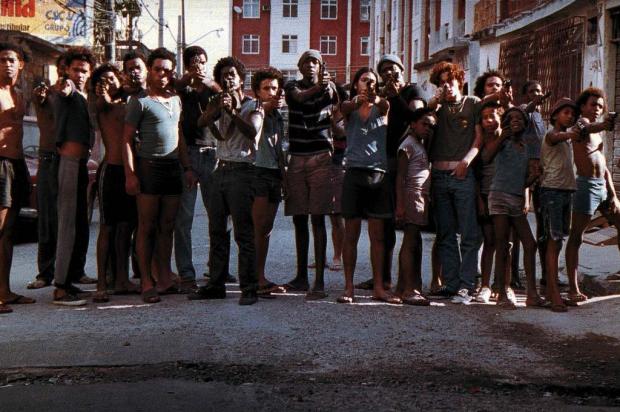 Documentário mostra trajetória dos atores de "Cidade de Deus" 10 anos depois Ver Descrição/Ver Descrição Documentário mostra trajetória dos atores de "Cidade de Deus" 10 anos depois Ver Descrição/Ver Descrição