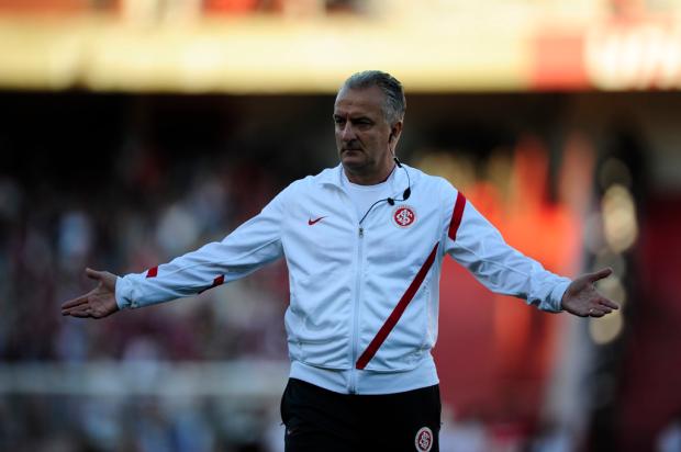 Dorival elogia entrega de D'Alessandro e lamenta série de lesões do meia em 2012 Ricardo Duarte/