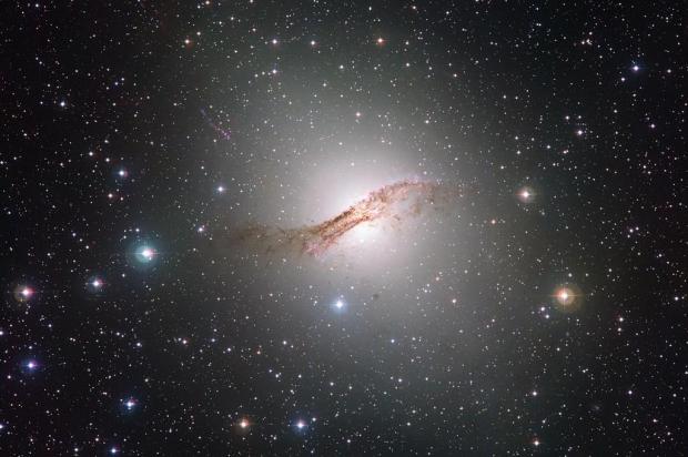 Telescópio registra a mais detalhada imagem da galáxia Centaurus A ESO/Divulgação