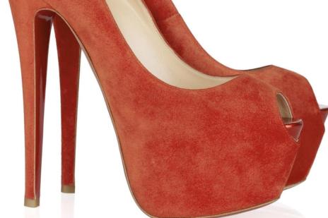 Salto alto, sapatilha e bico fino: o sapato como vilão da saúde (Divulgação/Net A Porter)