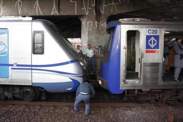 Falha no freio teria causado colisão entre trens no metrô de São Paulo, diz sindicato DIOGO MOREIRA/FUTURA PRESS/AE