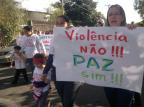 Pais e alunos fazem protesto para pedir segurança próximo à escola da Capital Eduardo Torres/Diário Gaúcho Pais e alunos fazem protesto para pedir segurança próximo à escola da Capital Eduardo Torres/Diário Gaúcho
