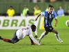 Léo Gago em lance do jogo