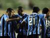 Marco Antônio comemora a cobrança de falta que originou o gol de Naldo, o gol da vitória