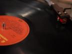 Com preços mais acessíveis, venda de discos de vinil sinaliza crescimento no país Carlos Edler/Agencia RBS Com preços mais acessíveis, venda de discos de vinil sinaliza crescimento no país Carlos Edler/Agencia RBS