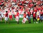 Crianças entram em campo com o Inter - 20/05/2012
