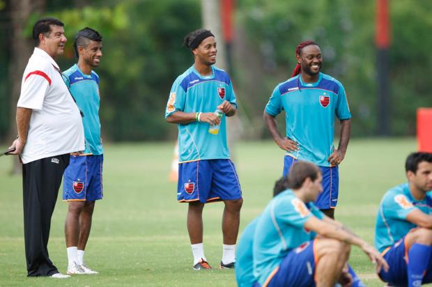 Zinho terá conversa com Ronaldinho e Joel Santana André Portugal/Vipcomm/ Zinho terá conversa com Ronaldinho e Joel Santana André Portugal/Vipcomm/