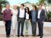 Posaram no tapete vermelho (da esquerda para a direita) Viggo Mortensen, Kirsten Dunst, Sam Riley, Kristen Stewart, o diretor Walter Salles e Garrett Hedlund