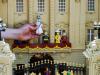 Miniatura da Rainha feita em Lego em frente à réplica do palácio de Buckingham, no parque temático Legoland, em Windsor
