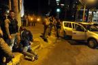Quatro homens são presos após perseguição e tiroteio no entorno de hospital na Capital (Bruno Alencastro/Agencia RBS)