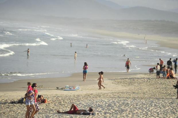 Apesar dos atentados, hoteis e agências de turismo de Florianópolis registram alta procura para o feriado Alvarélio Kurossu/Agencia RBS Apesar dos atentados, hoteis e agências de turismo de Florianópolis registram alta procura para o feriado Alvarélio Kurossu/Agencia RBS