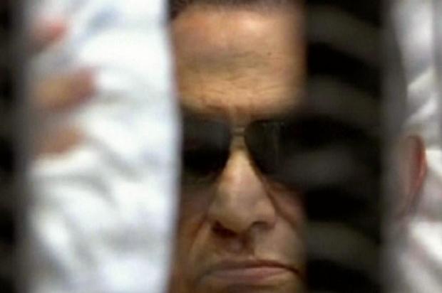 Ex-ditador Hosni Mubarak é condenado à prisão perpétua no Egito EGYPTIAN TV/AFP Ex-ditador Hosni Mubarak é condenado à prisão perpétua no Egito EGYPTIAN TV/AFP