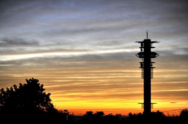 Após frio ao amanhecer, temperatura entra em elevação na tarde deste sábado Félix Zucco/Agencia RBS Após frio ao amanhecer, temperatura entra em elevação na tarde deste sábado Félix Zucco/Agencia RBS