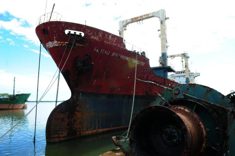 Navio paraguaio General Bernardino Caballero vai ser transformado em sucata. Até o final de maio, cerca de 200 toneladas de material haviam sido:imagem 1