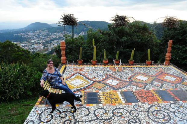 Conheça o parque de mosaicos da artista plástica Cláudia Sperb Adriana Franciosi/Agencia RBS