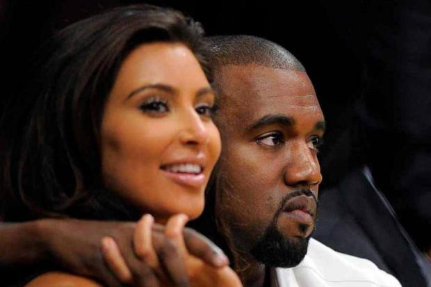 Kanye West ganha carro de US$ 750 mil da namorada Kim Kardashian AP/AP Kanye West ganha carro de US$ 750 mil da namorada Kim Kardashian AP/AP